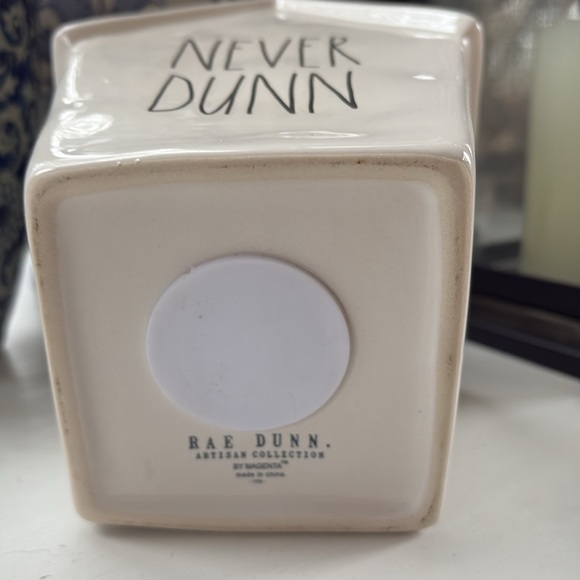 Rae Dunn “Never Dunn” Piggy Bank and “Dream Big” sign never used - Picture 4 of 7